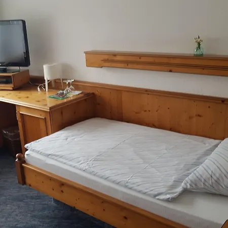 Couette-café Kuenstlerhaus Lenz 3*